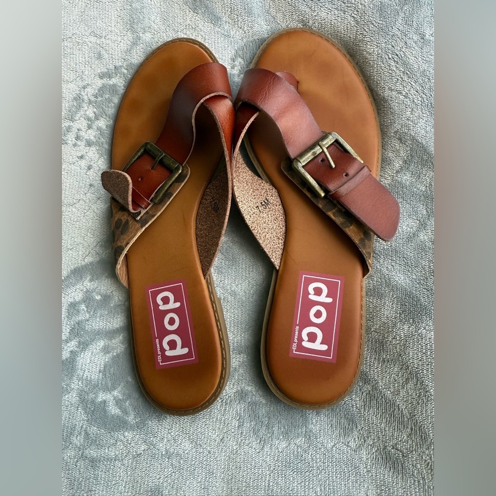POP‎ Footwear Brown Buckle Slide Sandals Leopard Accent Size 7.5 - Picture 2 of 5